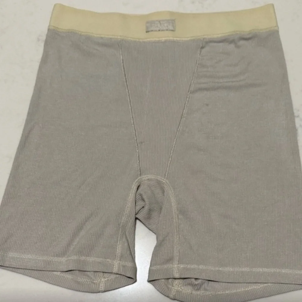 SKIMS- COTTON RIB BOXER Collection Size S - Picture 4 of 4